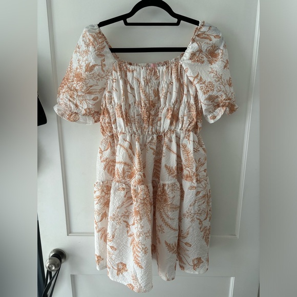Dresses & Skirts - Floral mini dress